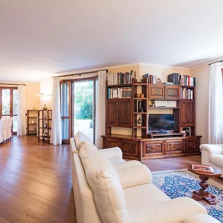 5 Bedroom By Lake Maggiore Ferienhaus *