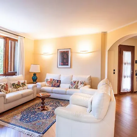 5 Bedroom By Lake Maggiore Meina